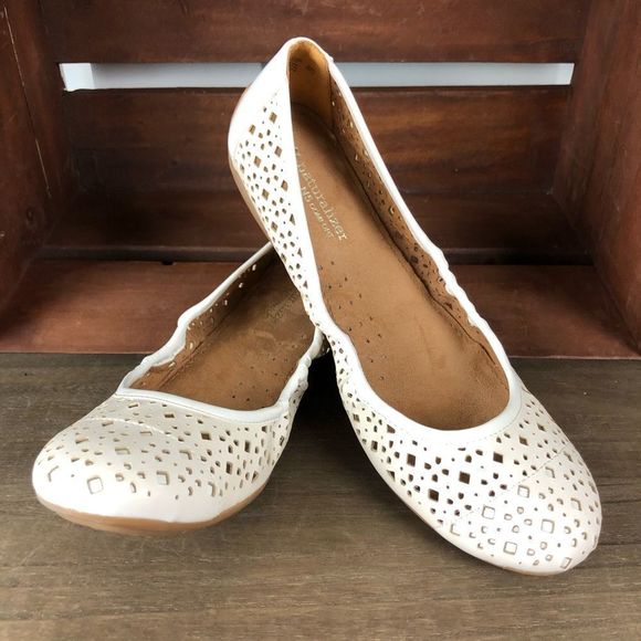 Naturalizer N5 Comfort Undone White Ballet Flats - Picture 2 of 10